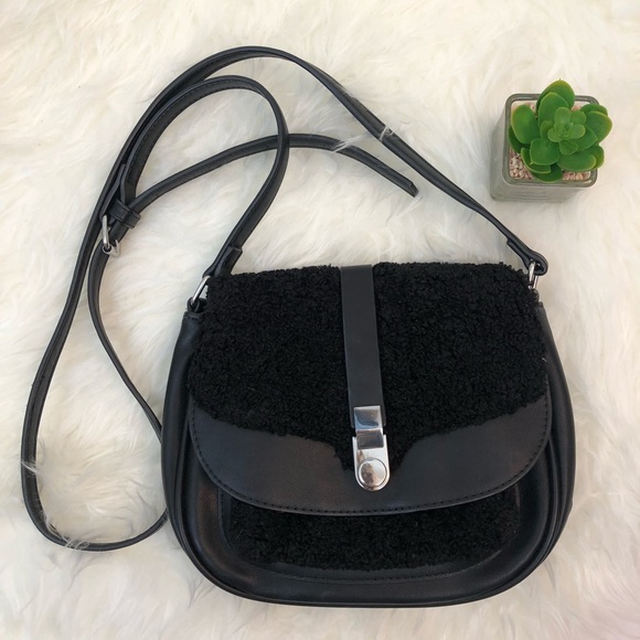 Danielle Nicole Handbags - 🆕 Danielle Nicole teddy shearling crossbody bag